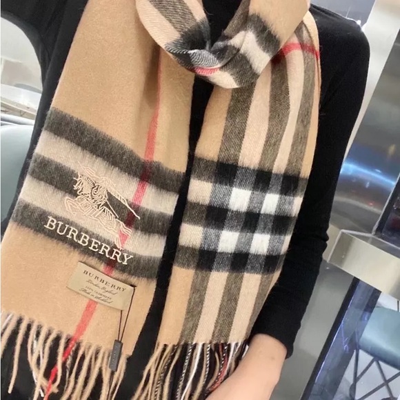NWT ™️Burberry™️ Nova Check Reversible Scarf - Picture 2 of 6